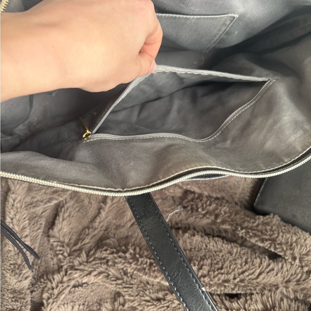 Fossil Metallic Silver-Gray Tote with Matching Wallet - Picture 5 of 6